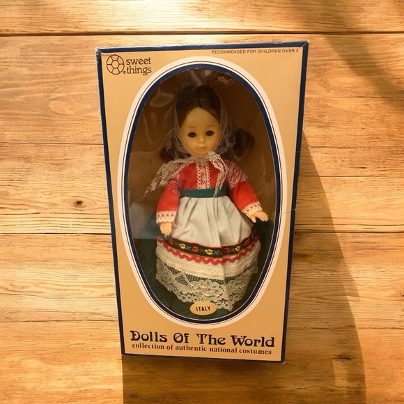 Vintage 1980s dolls of the world collection - Picture 1 of 3